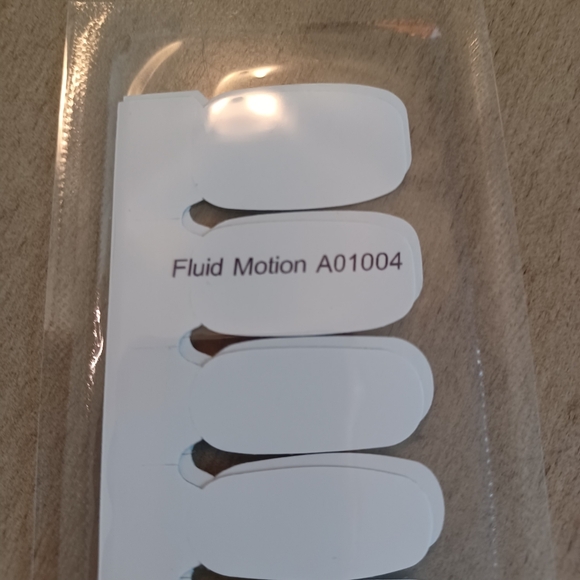 Color Street Nail Polish Strips - Fluid Motion - Picture 5 of 6